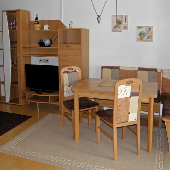 Wohnraum mit Esstisch